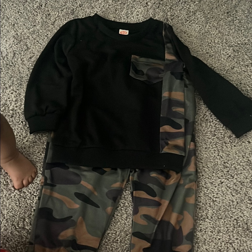 Black and Camouflage Kids Outfit never worn